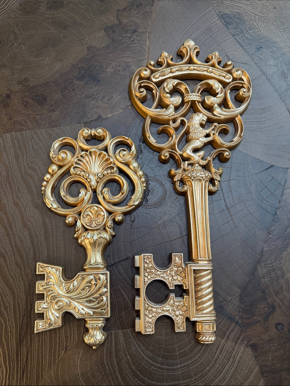 Vintage Hollywood Regency style Syroco plastic wall keys